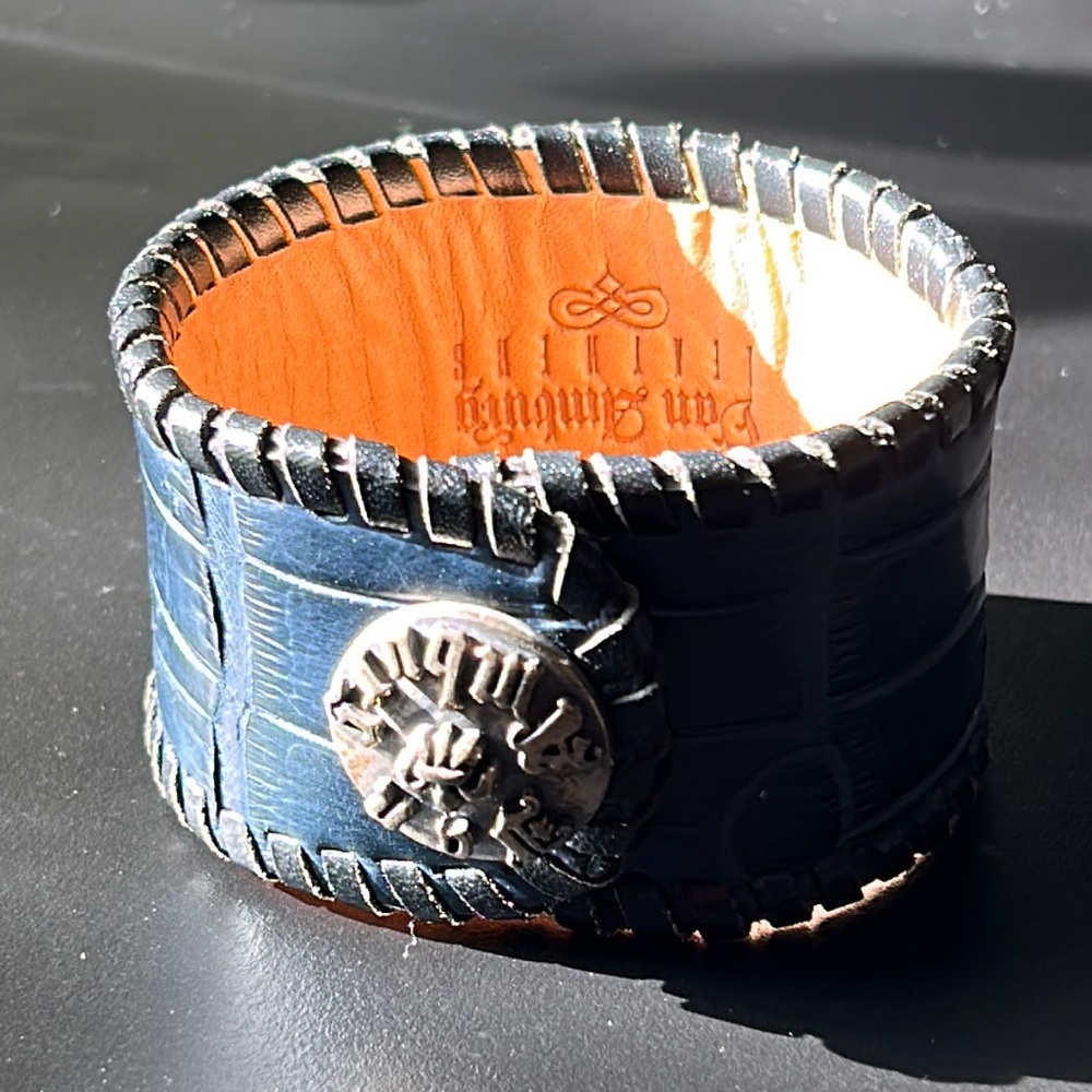 Van Amburg Wide Strap Leather Bracelet Size L